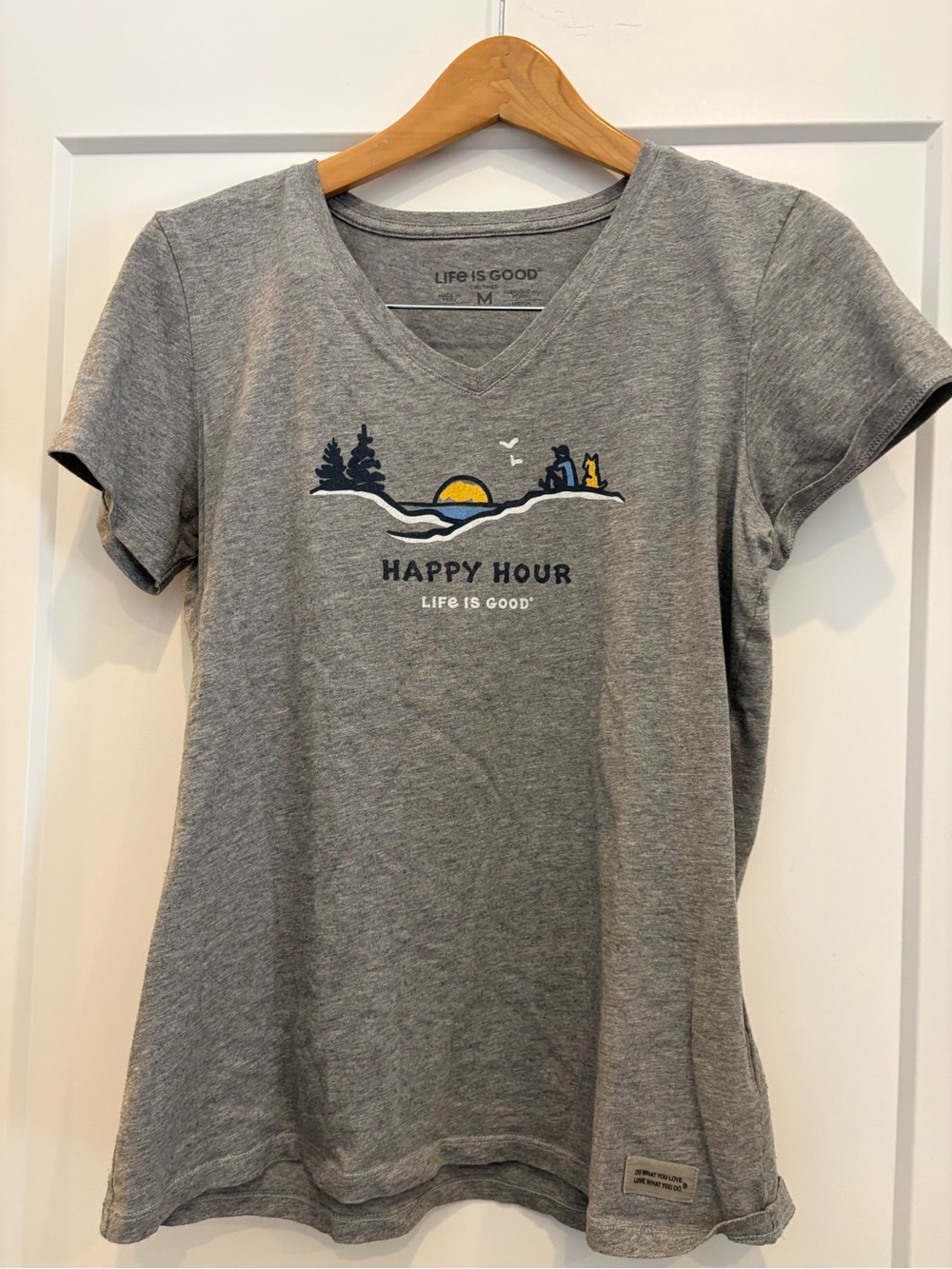 Life Is Good Women's Gray 'Happy Hour' V‑Neck Tee with Yellow Accent